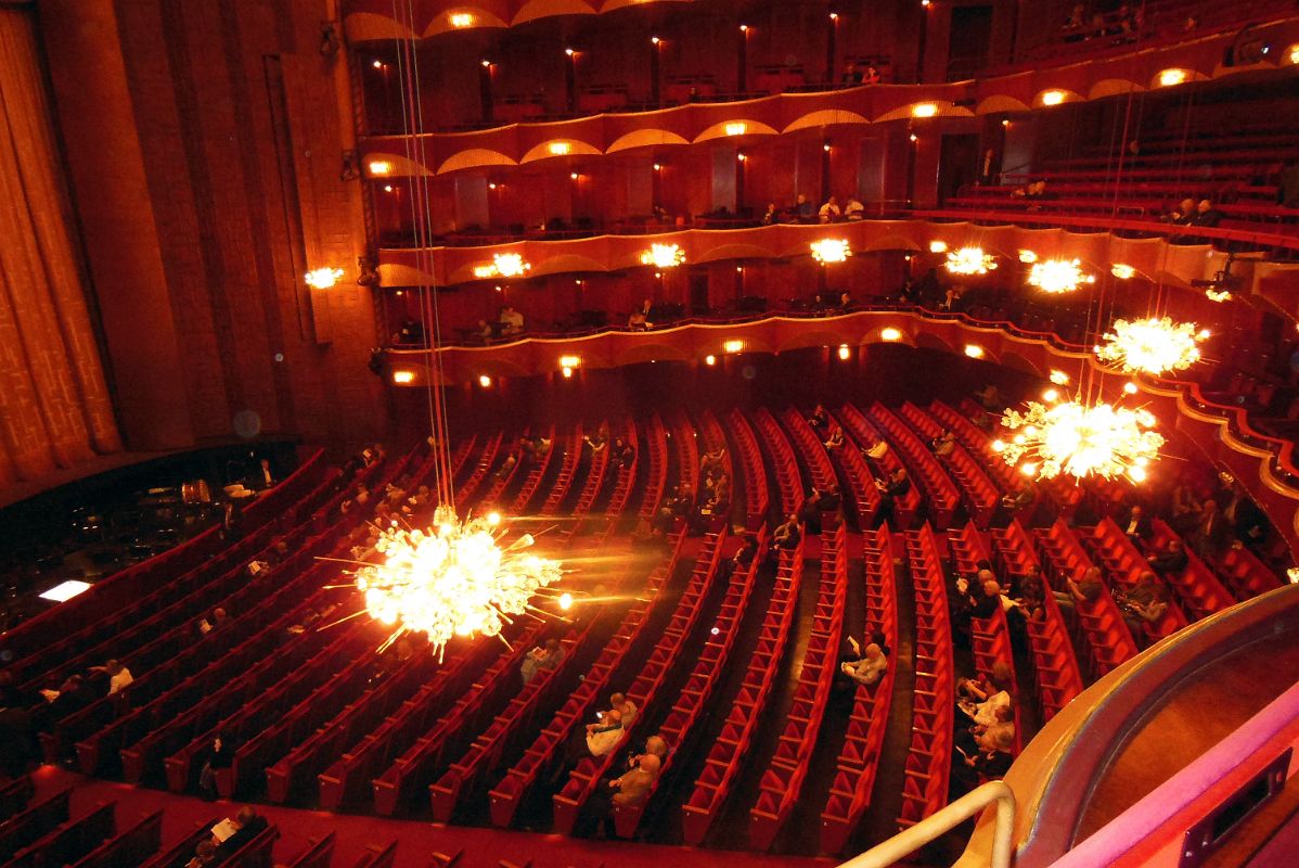 Metropolitan opera house in new york city bxaend